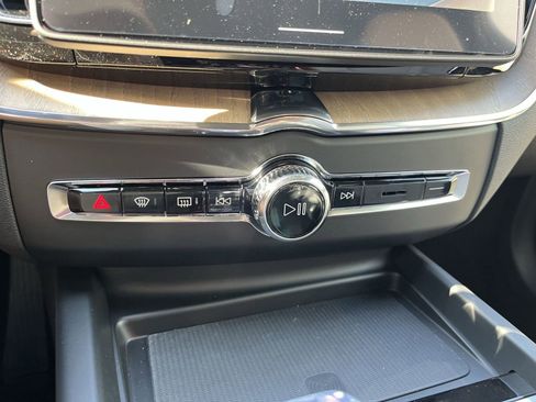 New 2026 Volvo XC60 B5 Core w/ Climate Package image 19