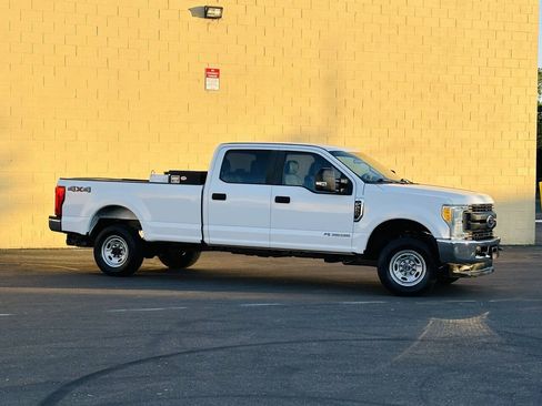 Used 2017 Ford F250 XL w/ Power Equipment Group AWD/4WD image 5