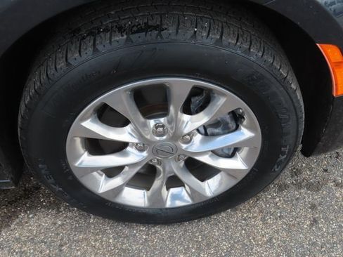 Used 2021 Chrysler Pacifica Touring-L AWD/4WD image 14