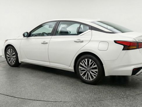 Used 2025 Nissan Altima 2.5 SV image 6