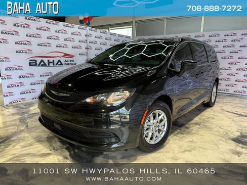 Used 2023 Chrysler Voyager LX image 1