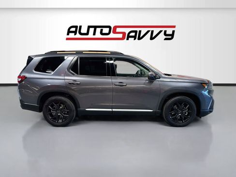 Used 2025 Honda Pilot Touring image 8