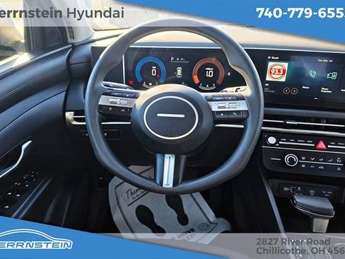 Used 2025 Hyundai Tucson SE image 7