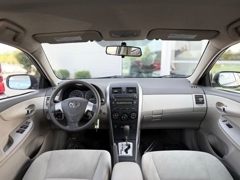 Used 2010 Toyota Corolla LE image 2