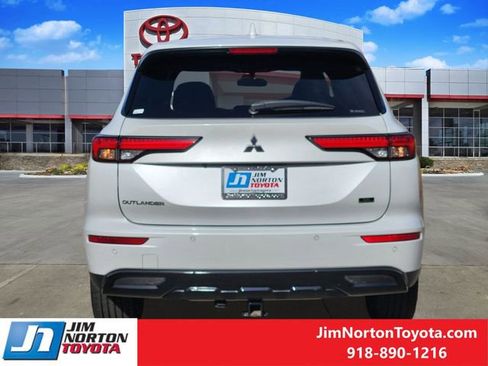 Used 2023 Mitsubishi Outlander SE Black Edition image 6