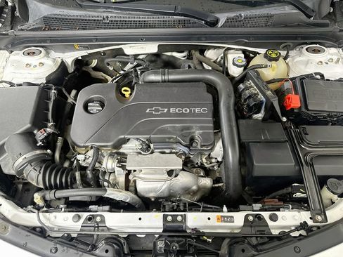 Used 2017 Chevrolet Malibu LT FWD image 9