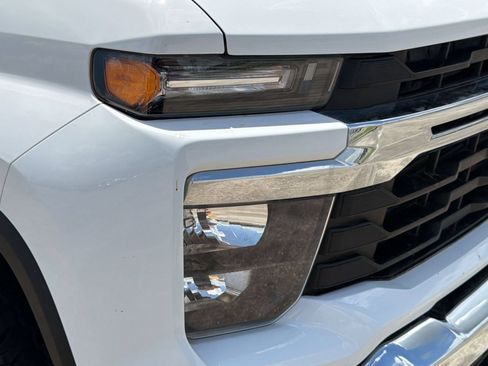 Used 2024 Chevrolet Silverado 2500 LT AWD/4WD image 12