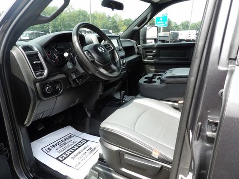 Used 2023 RAM 5500 Tradesman w/ Chrome Appearance Group AWD/4WD image 17