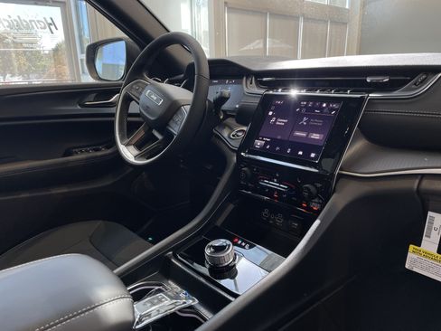 New 2025 Jeep Grand Cherokee Laredo X w/ Luxury Tech Group I RWD image 29