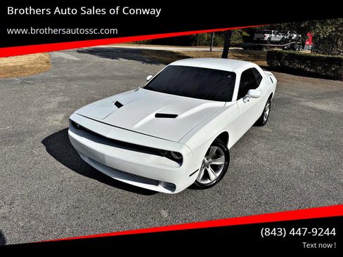 Used 2018 Dodge Challenger SXT image 1