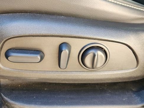 Used 2023 GMC Acadia SLT image 42