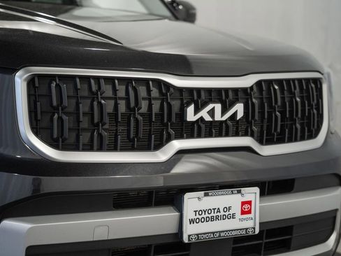 Used 2025 Kia Telluride EX w/ EX Captain's Chair Package AWD/4WD image 12
