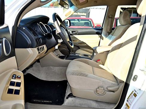 Used 2011 Toyota Tacoma PreRunner w/ Towing Pkg RWD image 12