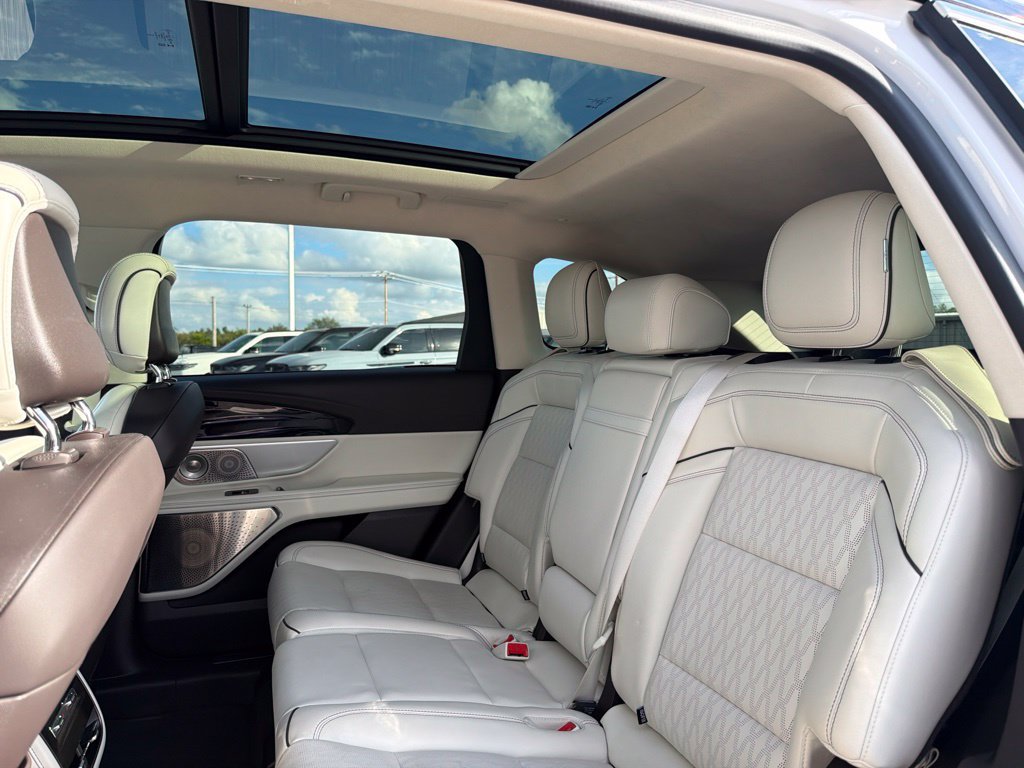 Used 2024 Lincoln Nautilus Black Label w/ Jet Appearance Package (87T) AWD/4WD image 15