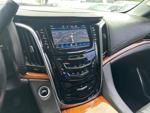 Used 2015 Cadillac Escalade ESV Luxury RWD image 13