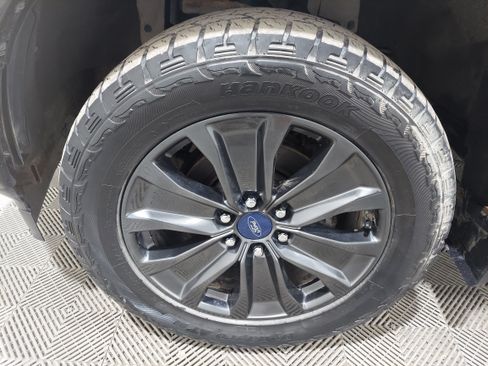 Used 2018 Ford F150 Lariat w/ Equipment Group 502A Luxury AWD/4WD image 6