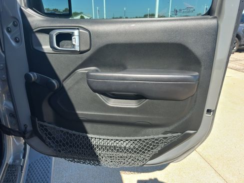 Used 2018 Jeep Wrangler Sport AWD/4WD image 25