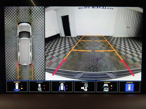 Used 2024 Chevrolet Suburban High Country image 17