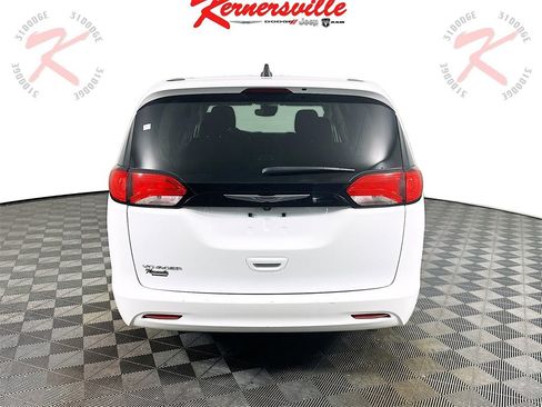 Used 2023 Chrysler Voyager LX image 6