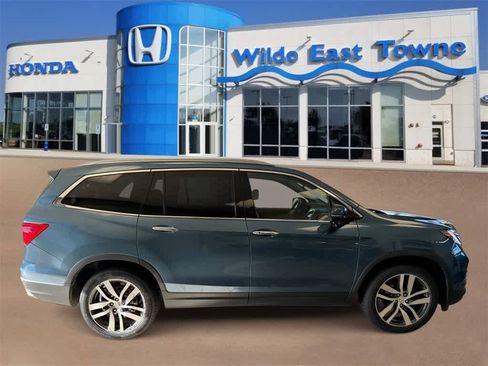 Certified 2017 Honda Pilot Touring image 9