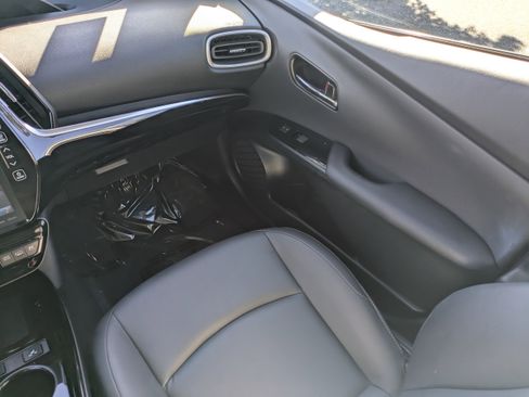 Used 2021 Toyota Prius Prime Limited image 19