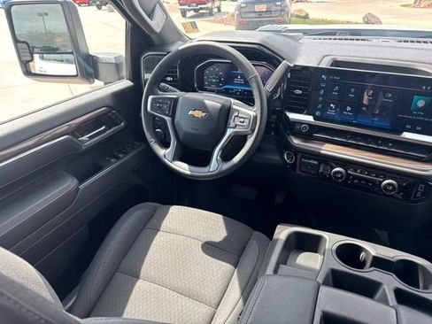 Used 2025 Chevrolet Silverado 2500 LT AWD/4WD image 15