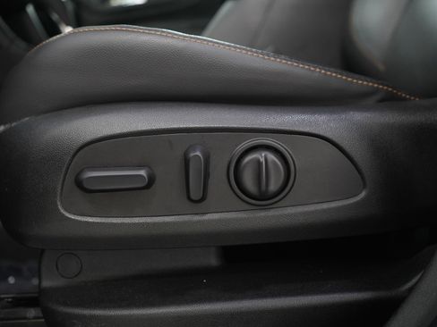 Used 2020 Chevrolet Equinox Premier w/ Premier Redline Edition image 29