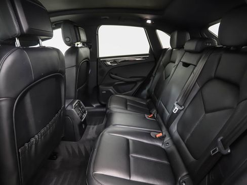 Used 2020 Porsche Macan image 21