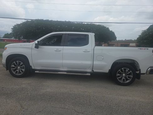 Used 2022 Chevrolet Silverado 1500 LT AWD/4WD image 5
