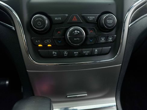 Used 2018 Jeep Grand Cherokee Limited image 25