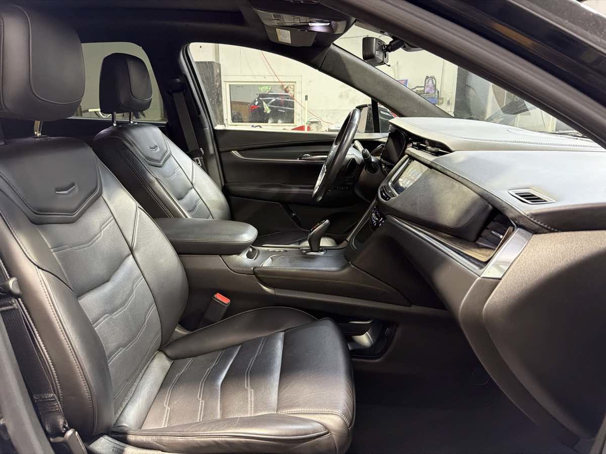 Used 2018 Cadillac XT5 Platinum AWD/4WD image 28