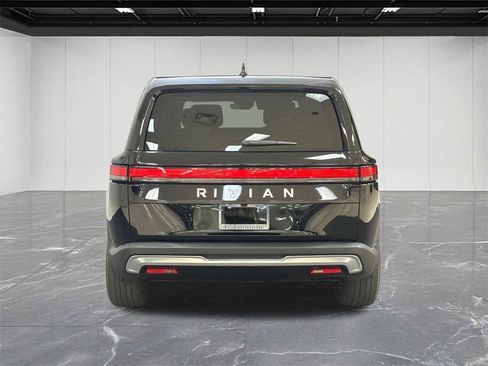 Used 2023 Rivian R1S Launch Edition image 7