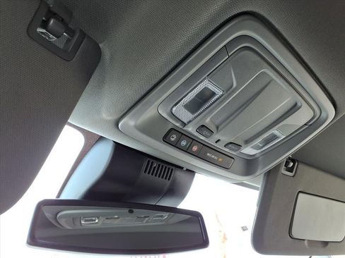 Used 2025 GMC Sierra 1500 SLT image 25