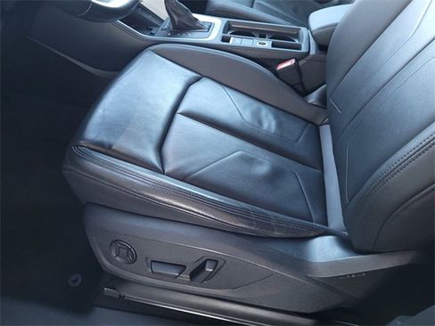 Used 2024 Audi Q3 2.0T Premium image 16