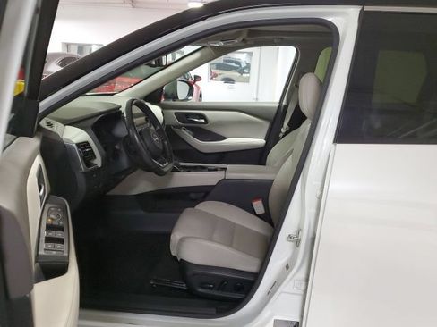 Used 2023 Nissan Rogue SL AWD/4WD image 12