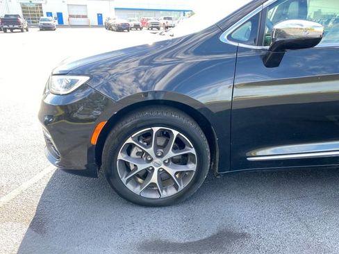 Used 2021 Chrysler Pacifica Limited image 15