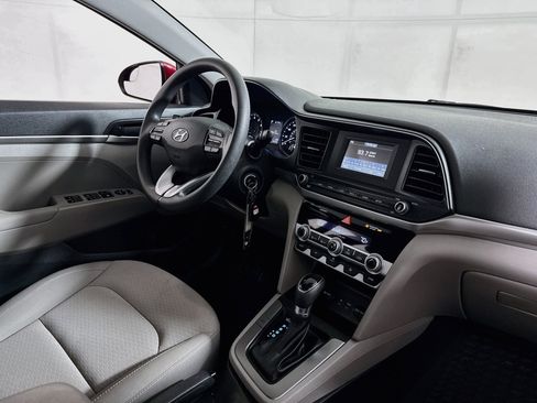 Used 2020 Hyundai Elantra SE FWD image 23
