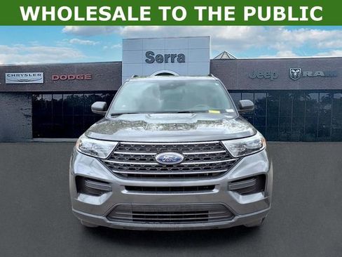 Used 2020 Ford Explorer XLT w/ Comfort Package AWD/4WD image 2