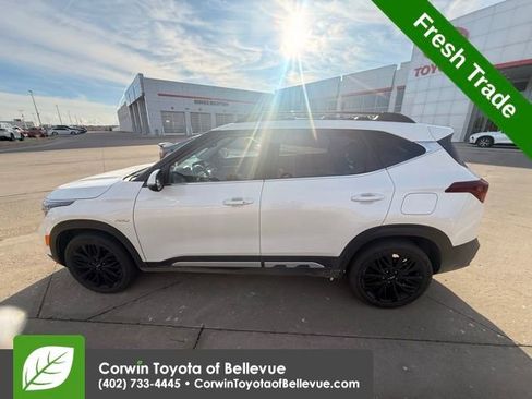 Used 2022 Kia Seltos Nightfall Edition image 7