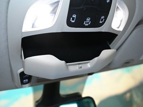 Used 2023 Chrysler Pacifica Limited FWD image 46