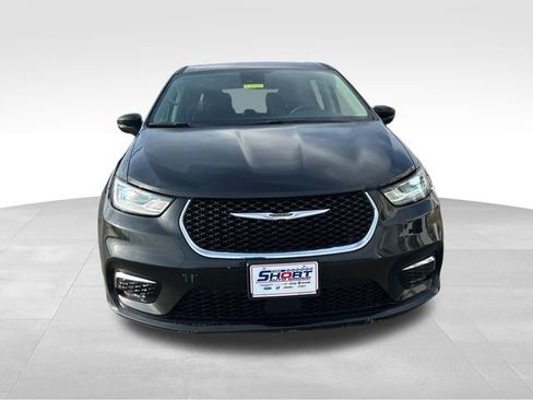 Used 2022 Chrysler Pacifica Touring-L image 8