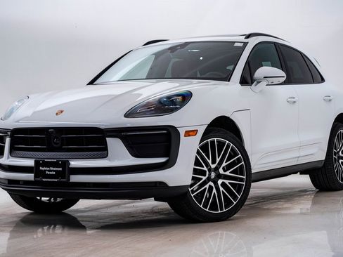 Certified 2025 Porsche Macan image 1