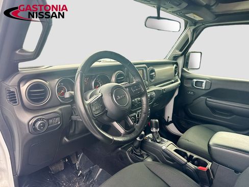 Used 2021 Jeep Gladiator Willys image 11