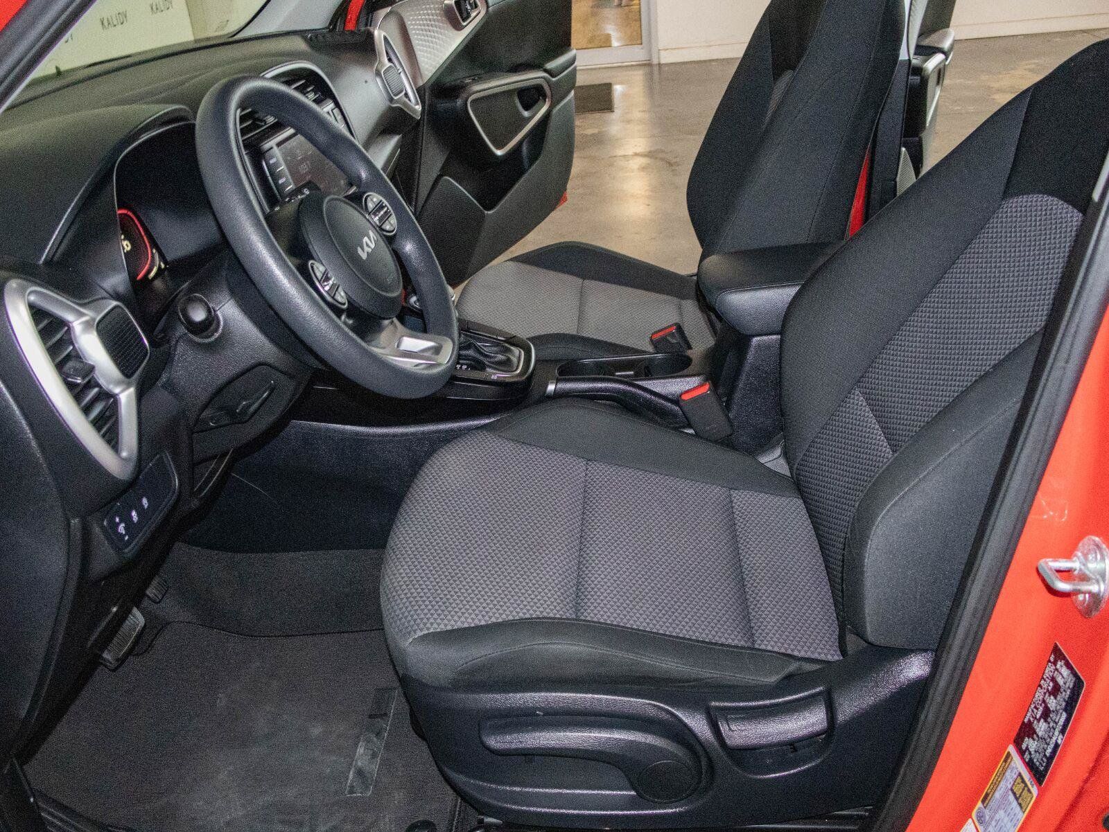 Used 2023 Kia Soul LX w/ Option Group 015 FWD image 7