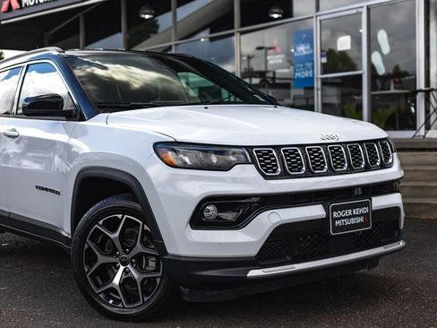 Used 2025 Jeep Compass Limited AWD/4WD image 3