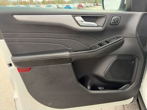 Used 2024 Ford Escape Platinum w/ Premium Technology Package image 18