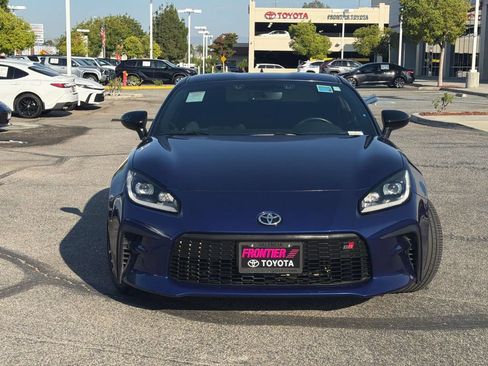 Used 2022 Toyota GR86 w/ ALL Weather Mat Package (TMS) RWD image 2