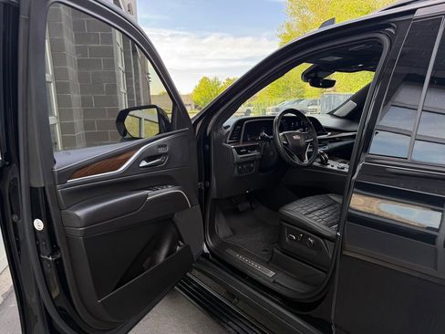 Used 2022 Cadillac Escalade Sport Platinum AWD/4WD image 32