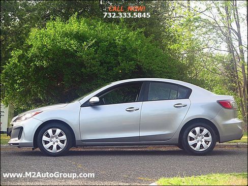 Used 2013 MAZDA MAZDA3 i SV image 2