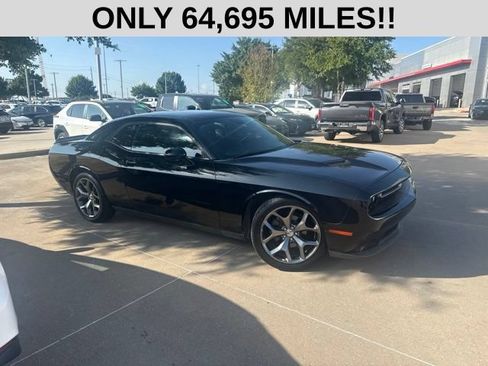 Used 2016 Dodge Challenger SXT w/ Sound Group RWD image 2
